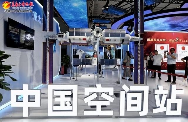 　　第八届中国—亚欧博览会的第3号馆中国航天科技集团有限公司展区的中国空间站。（6月28日摄）资料图片
