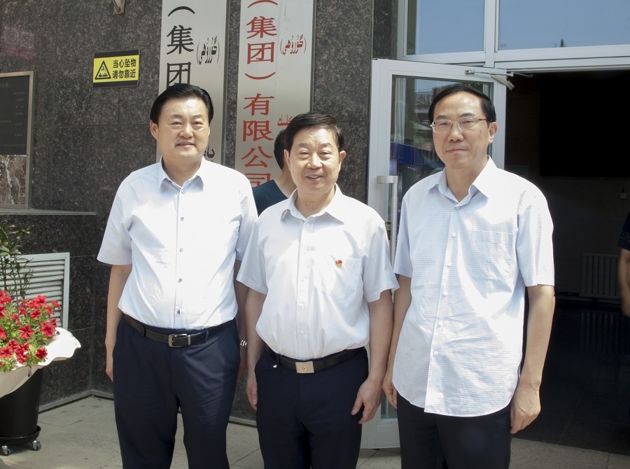 2019年8月6日全国政协常委、经济委员会副主任孙思敬上将（中）（原武警部队政委），武警新疆总队政委王爱国少将（右一）到新疆二道桥文化旅游集团调研.jpg
